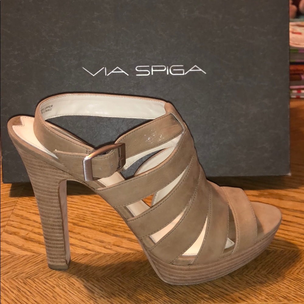 Via Spiga. Stacked Heel. Nude color. Size 10.